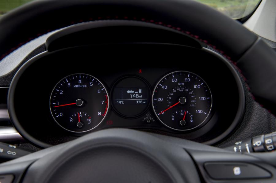 Панель приборов Kia Picanto GT Line 2017 года  (UK) (фото 81 из 92)